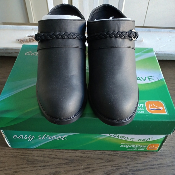 Easy Street Woman's Gilly Slip-on Mules     Size 8.5 Wide  NWT.   Black - Picture 10 of 15
